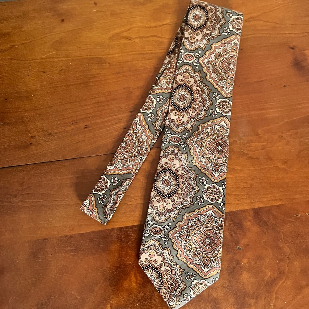 Harve  Benard men’s necktie pure silk